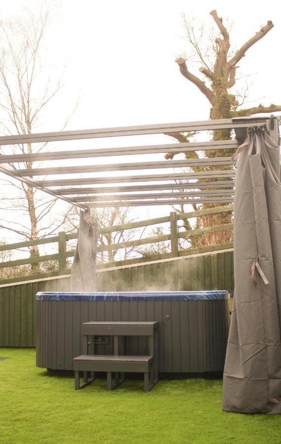Caer Fedwen Barns Clwyd Cottage Two Bed, Barn Conversion With Private Hot Tub Bodfari Exterior photo